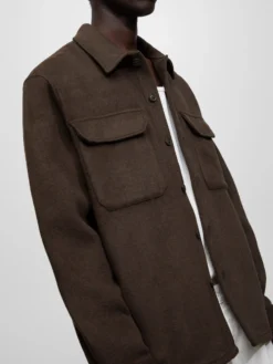 PULL & BEAR Tussenjassen Tussenjas Heren Chocoladebruin -Beroemde Herenkleding Winkel 3eaaea0c08ba53c2df1bdc75b2de3ee7 scaled
