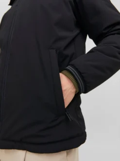 Jack & Jones Tussenjassen Tussenjas NEW KANE Heren Zwart -Beroemde Herenkleding Winkel d563b77b1877c95b5617a5c668a3f6fd scaled